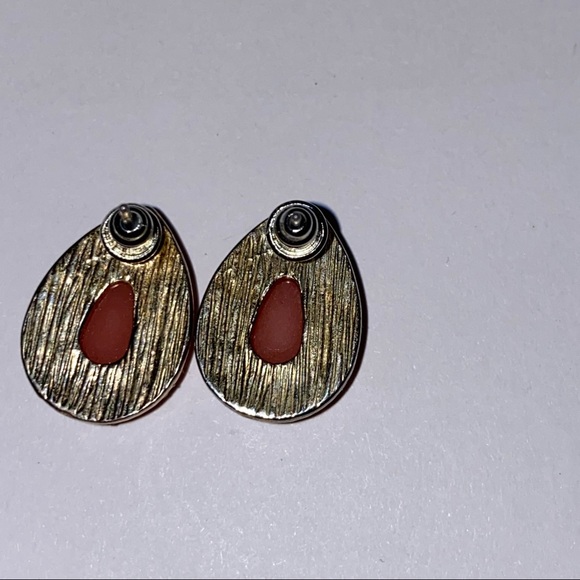 Peach stud earrings - Picture 5 of 5